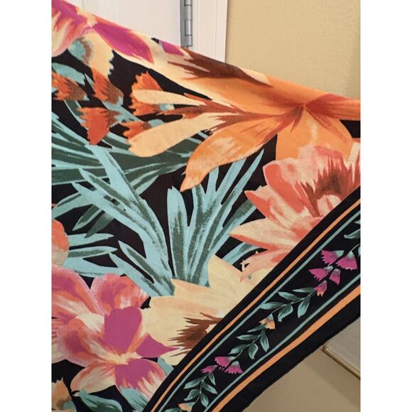 Slim Factor by Investments Women's Floral Sleveless Plus Poncho Medium - Picture 3 of 4